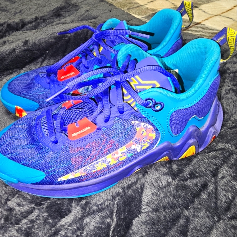 Nike Giannis Immortality 2 Yth Sz 4